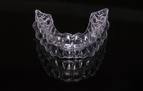 Clear plastic aligner tray for the upper teeth